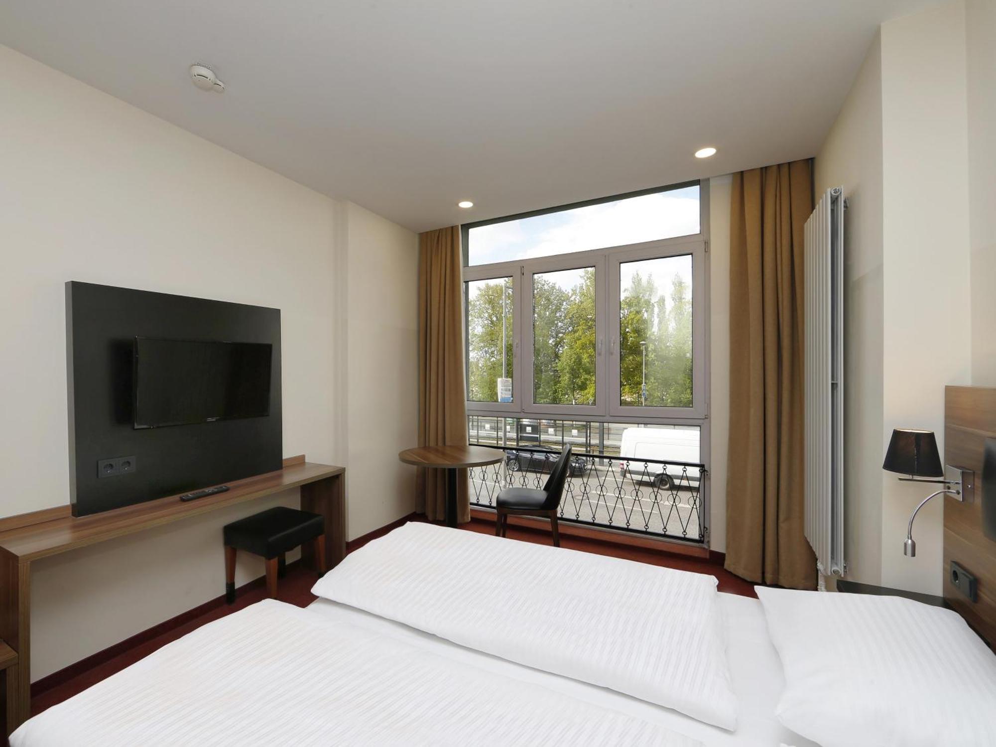B&B Hotel Berlin-Adlershof Εξωτερικό φωτογραφία
