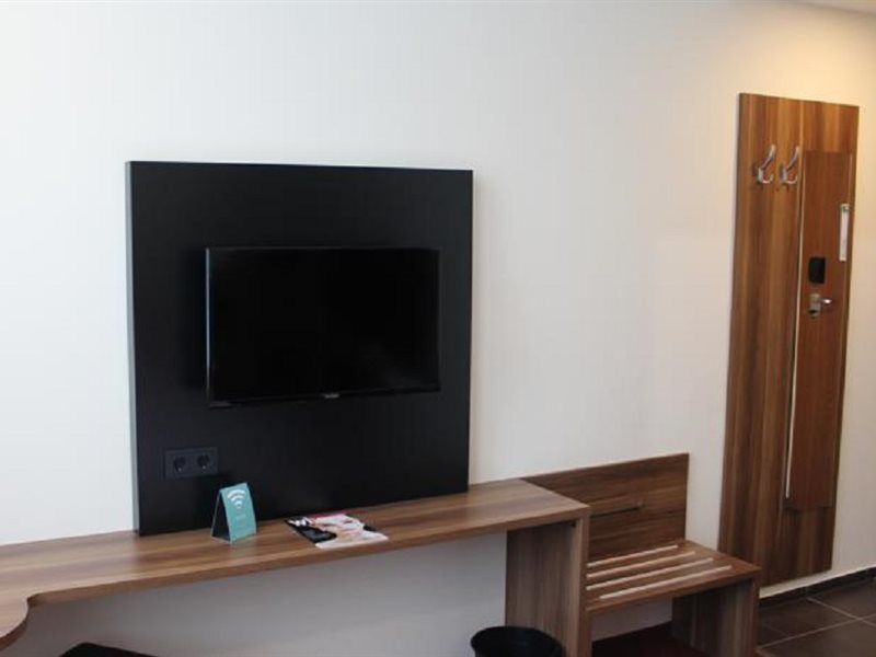 B&B Hotel Berlin-Adlershof Εξωτερικό φωτογραφία